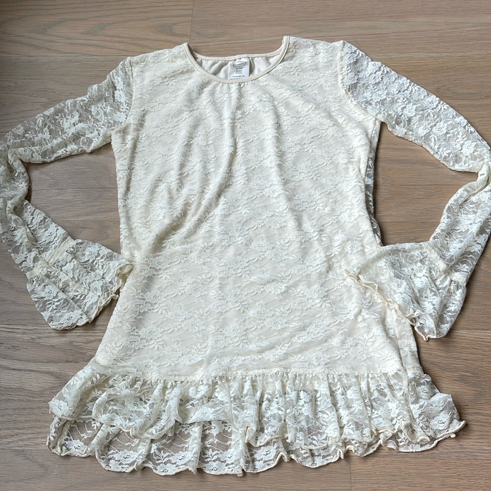 Persnikity woman’s stretch lace top size small
